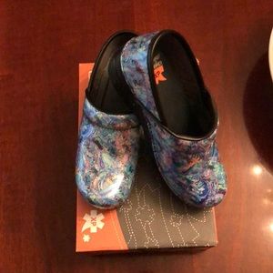 Size 37 Pro XP Patent Blue Dansko.